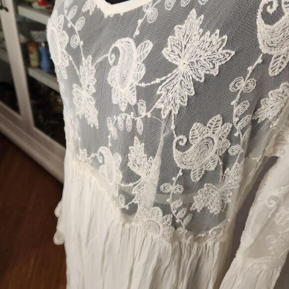 Boho R Cinco Ranch Lacey Dress with Flowy Sleeves Size Large - Picture 2 of 7